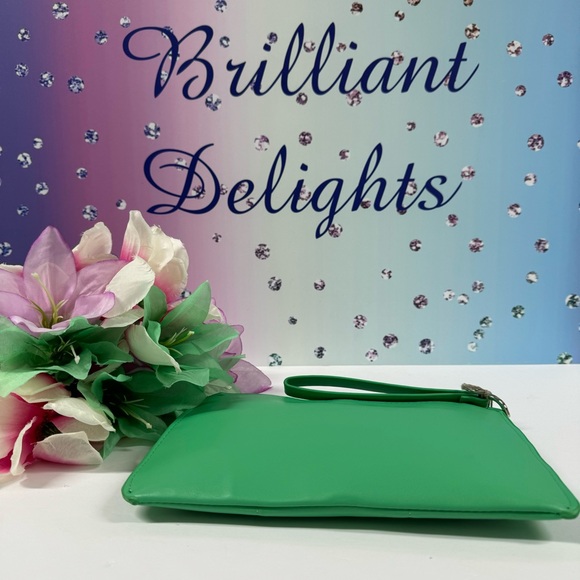 PADDED QUILT CLUTCH WRISTLET - Picture 4 of 8